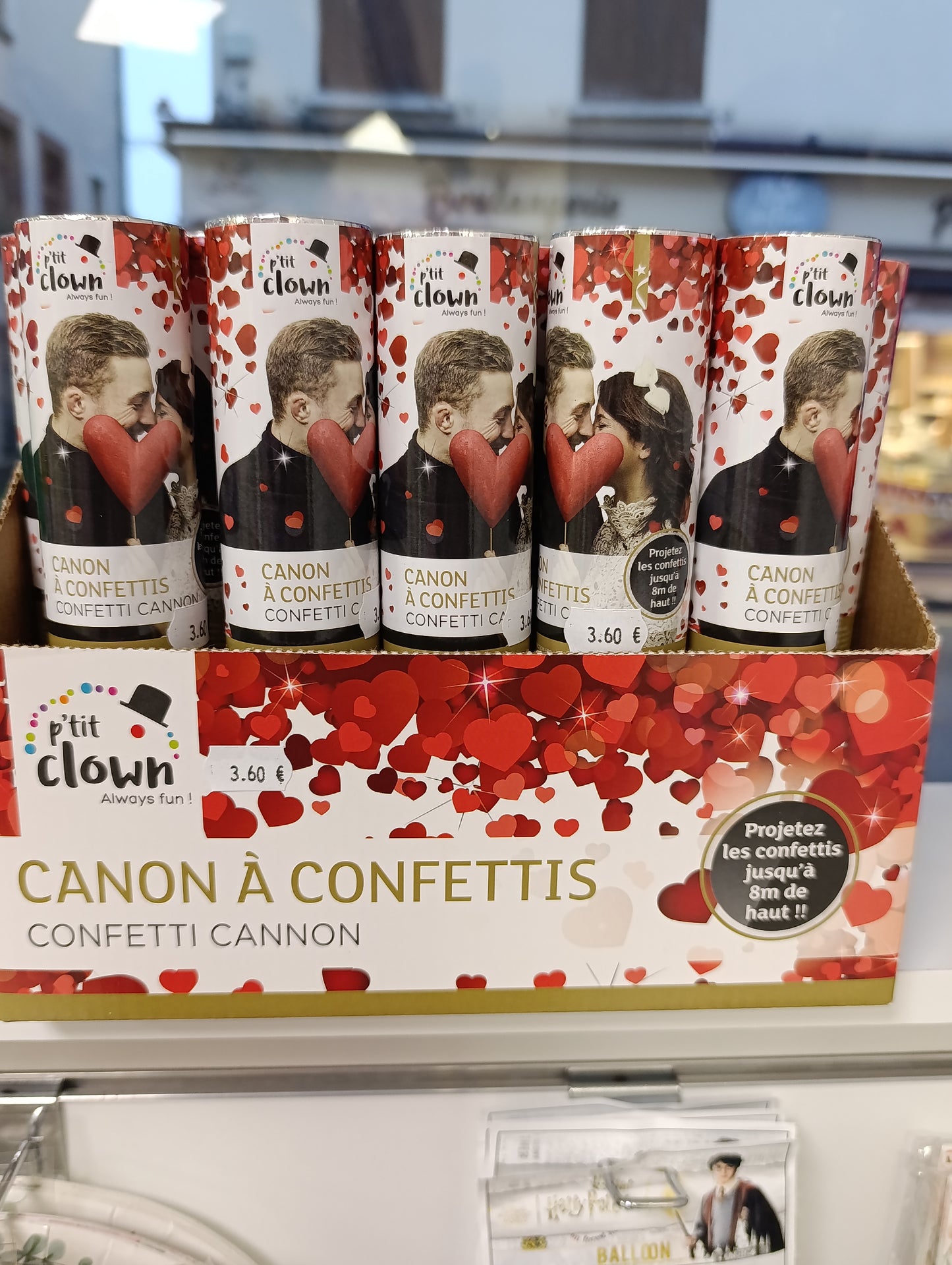 Canon à confettis coeurs rouges